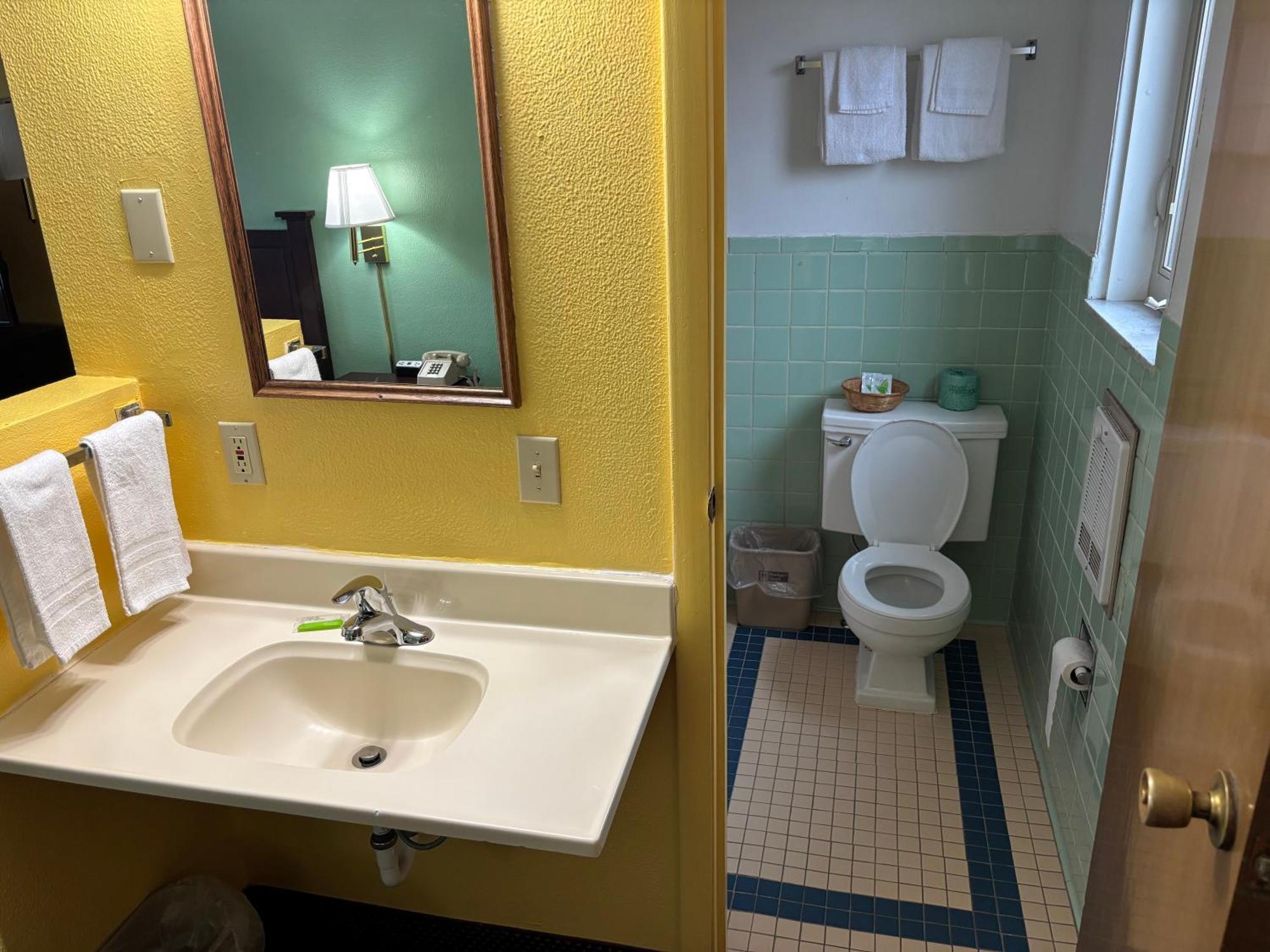 Motel Budget Host