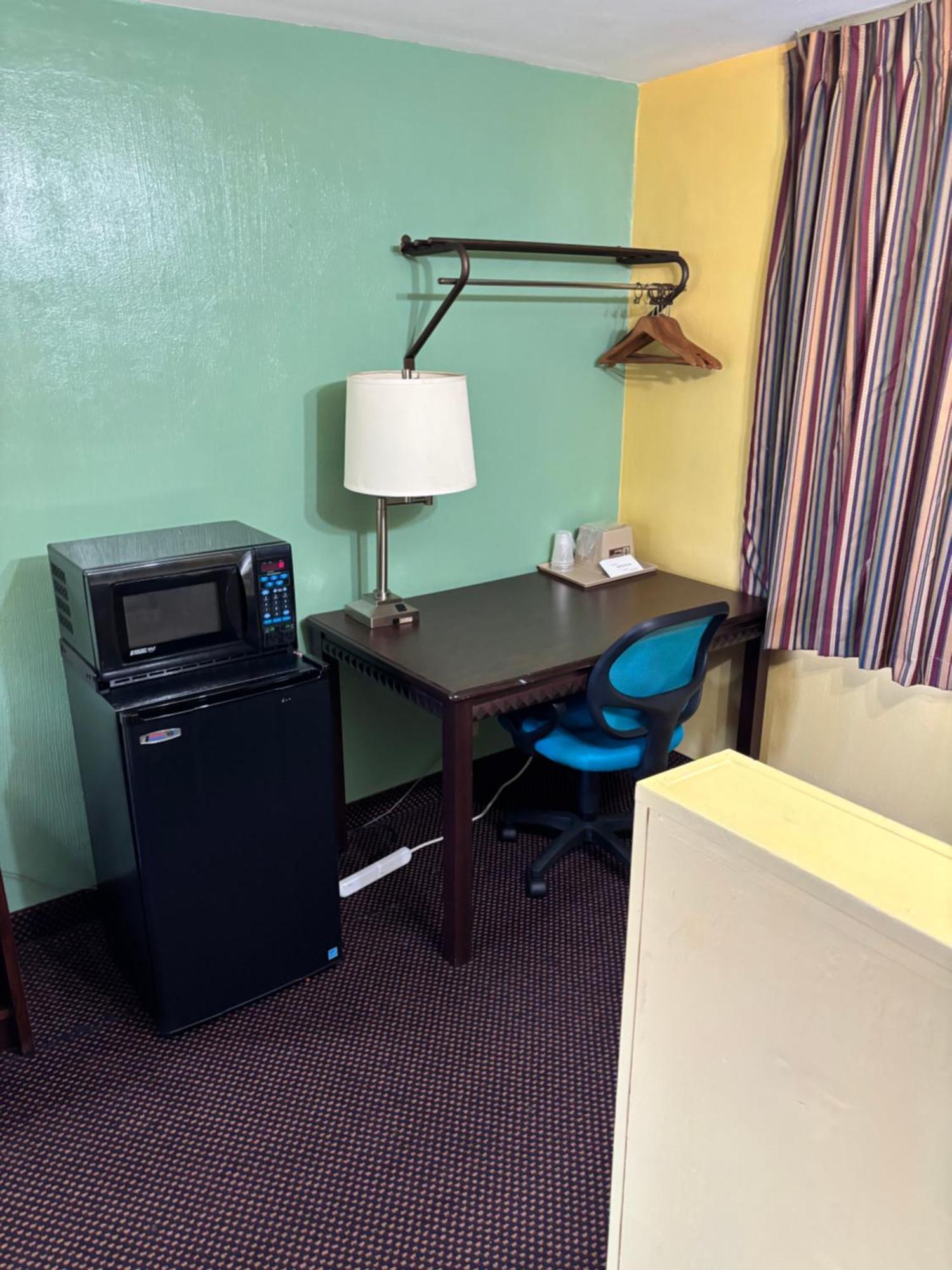 Motel Budget Host
