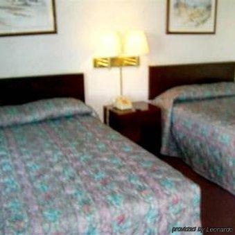 Budget Host Motel *