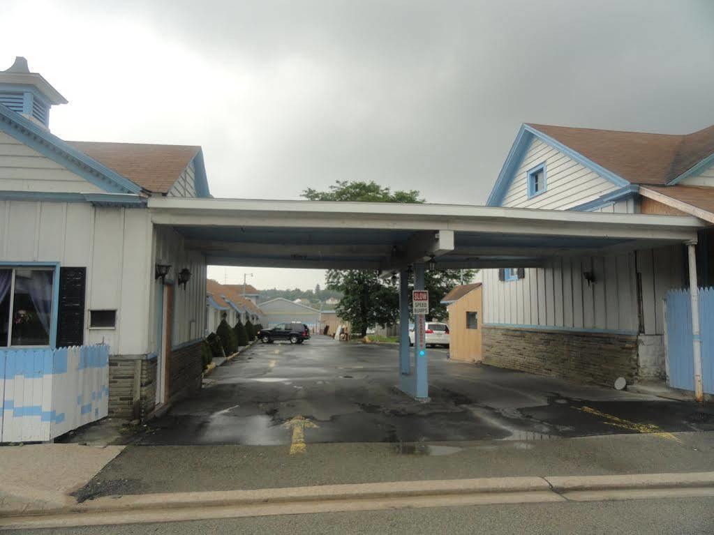 Budget Host Motel *