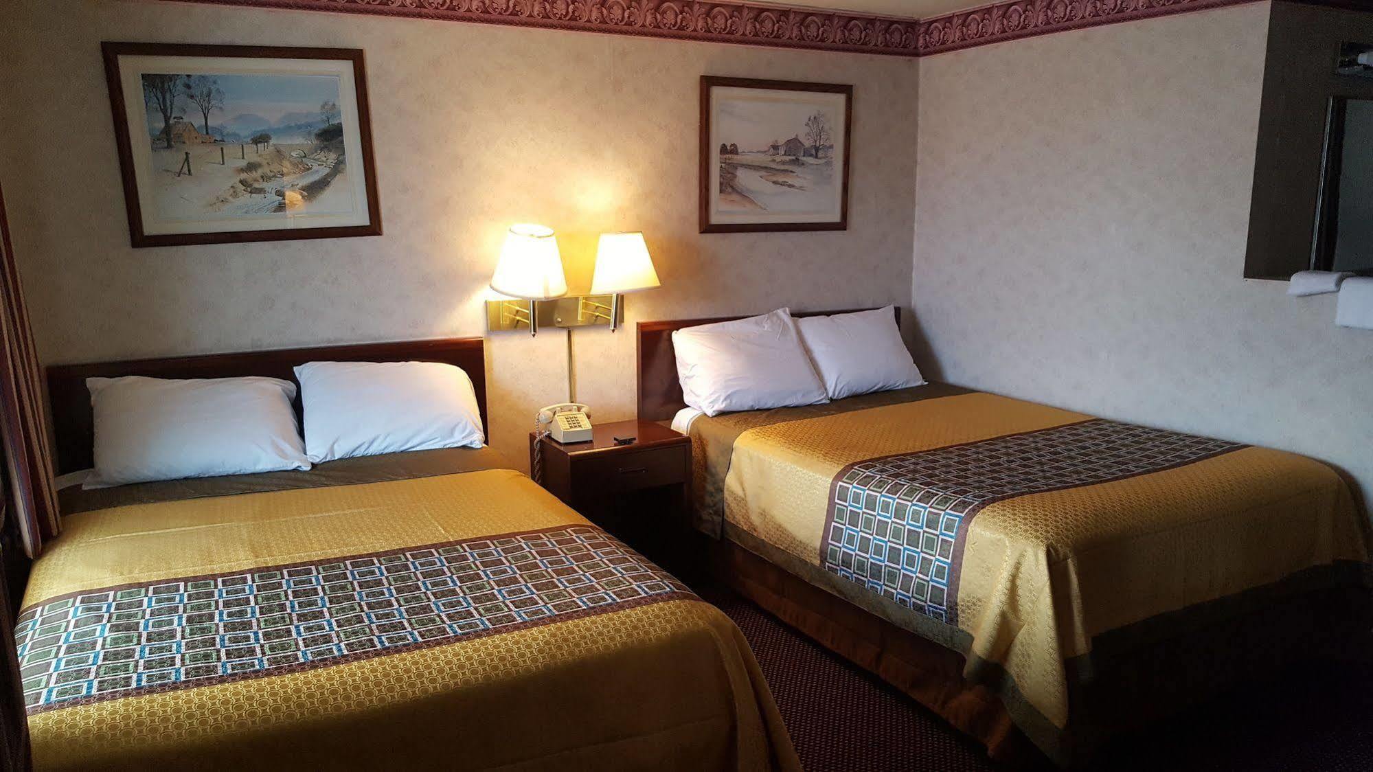 Budget Host Motel *