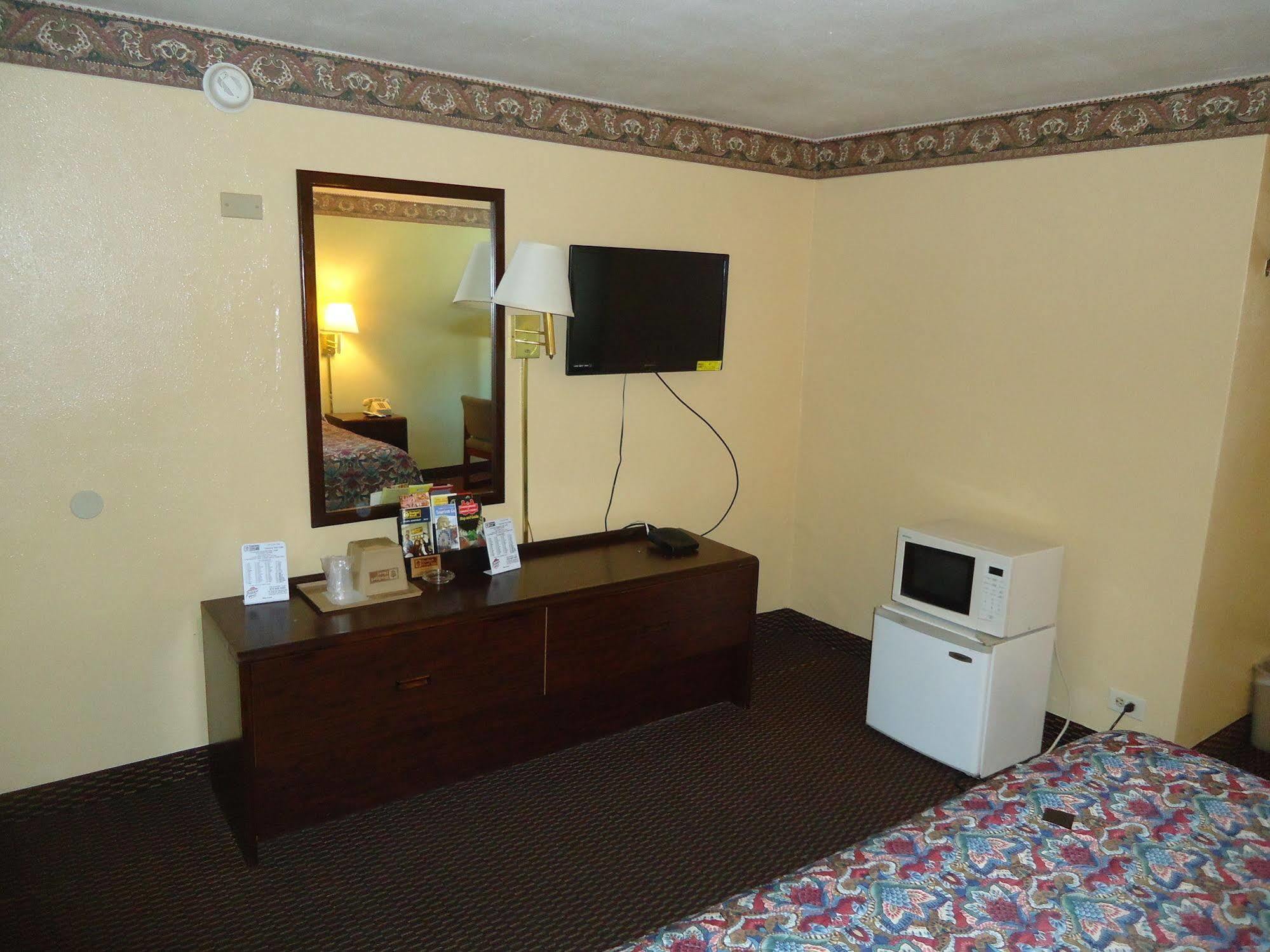 Budget Host Motel